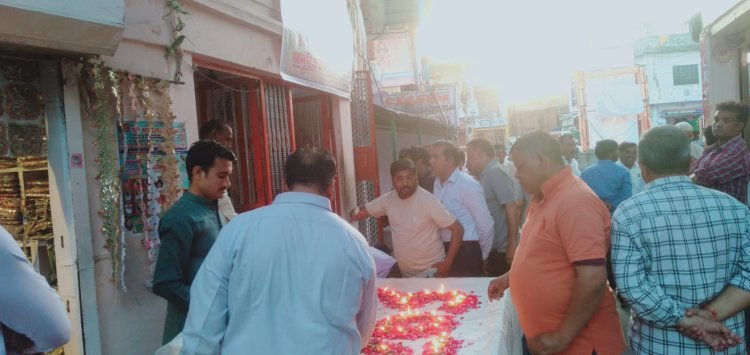 श्रीमाधोपुर नगर स्थापना दिवस की पूर्व संध्या पर सर्व समाज के लोगों ने किया दीपदान