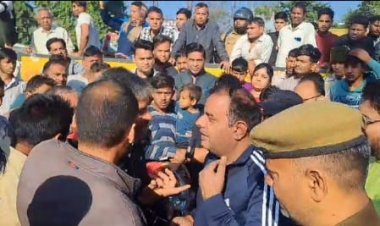 अवैध अतिक्रमण के खिलाफ नगरपरिषद की टीम ने की बड़ी कार्यवाही।