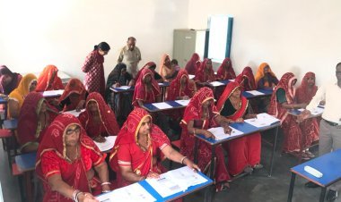 नवसाक्षर पहुंचे बुनियादी साक्षरता परीक्षा देने