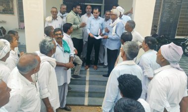 पुनर्गठन में मनमानी करने का आरोप, ज्ञापन सौंपा 