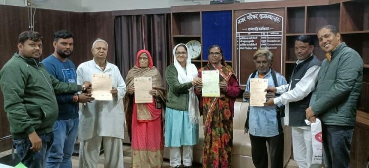 सभापति ने किया पट्टा वितरण