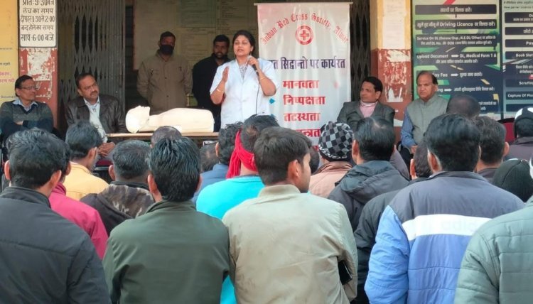 सडक सुरक्षा सप्ताह के तहत बेसिक लाइफ सपोर्ट ट्रेनिंग का हुआ आयोजन