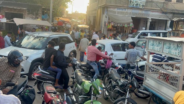 उदयपुरवाटी कस्बे के मुख्य बाजार में रोज लगता है जाम..