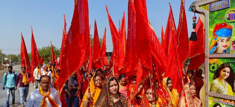 गढ़ बालाजी‌मय हुआ चिराना, भव्य पुष्पवर्षा के बीच निकली विशाल निशानयात्रा,  पहाड़ी‌ पर स्थित गढ़ बालाजी मंदिर पर 3 दिवसीय हनुमान जन्मोत्सव शुरु