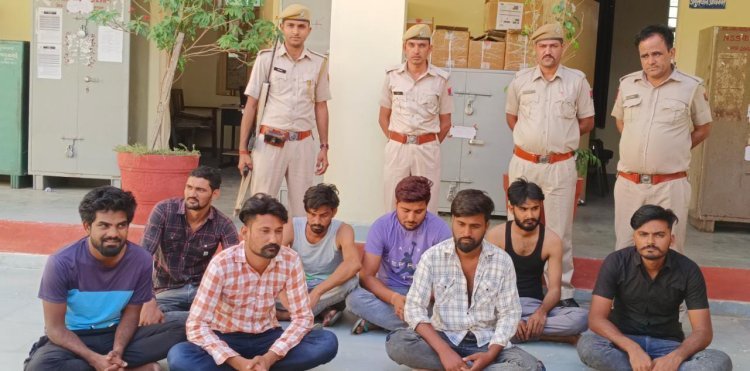 उत्पात बचाने के आरोप 8 युवक गिरफ्तार