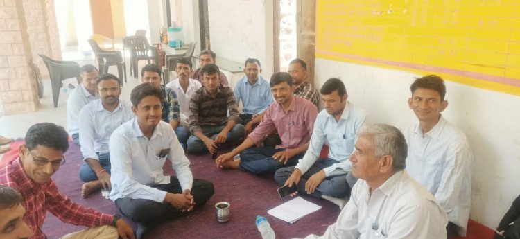 ग्राम विकास अधिकारी हड़ताल पर