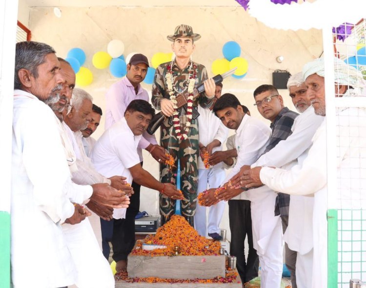 शहीद को श्रद्धांजलि अर्पित की