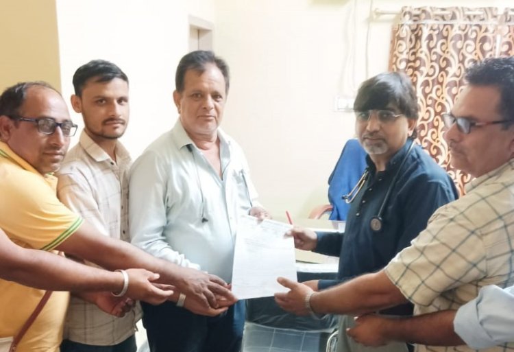 लैब टेक्नीशियन्स ने ज्ञापन सौंपकर रखी मांगे