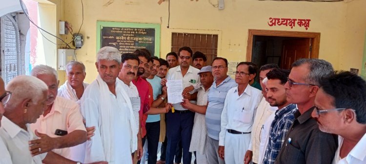 राजलदेसर कस्बे की विभिन्न समस्याओं को लेकर अधिशासी अधिकारी को दिया ज्ञापन भाजपा नेताओं ने मांगे नहीं मानी तो किया जाएगा आंदोलन