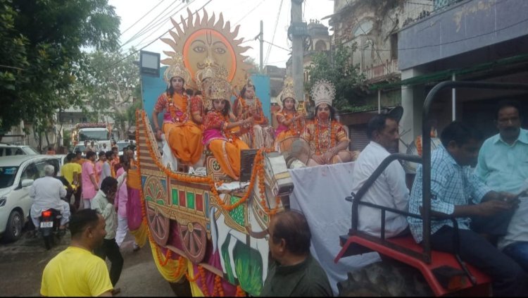 श्री जगन्नाथ रथ यात्रा के साथ शामिल हुई राज ऋषि अभय समाज द्वारा सजाई हुई राम दरबार की झांकी