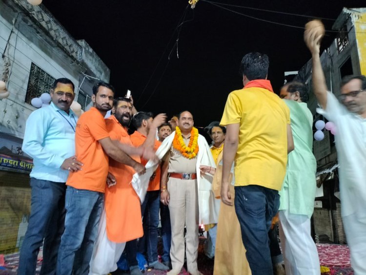 हनुमान भक्त मंडल के संयोजक सत्यनारायण सेन थाना अधिकारी प्रकाश सिंह राठौड़ का सामाजिक सरोकार को लेकर सम्मान  