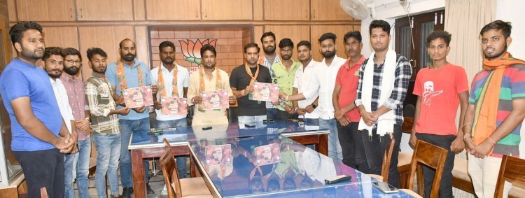 भाजपा यूवा मोर्चा ने किया युवा आक्रोश महा घेराव का पोस्टर विमोचन