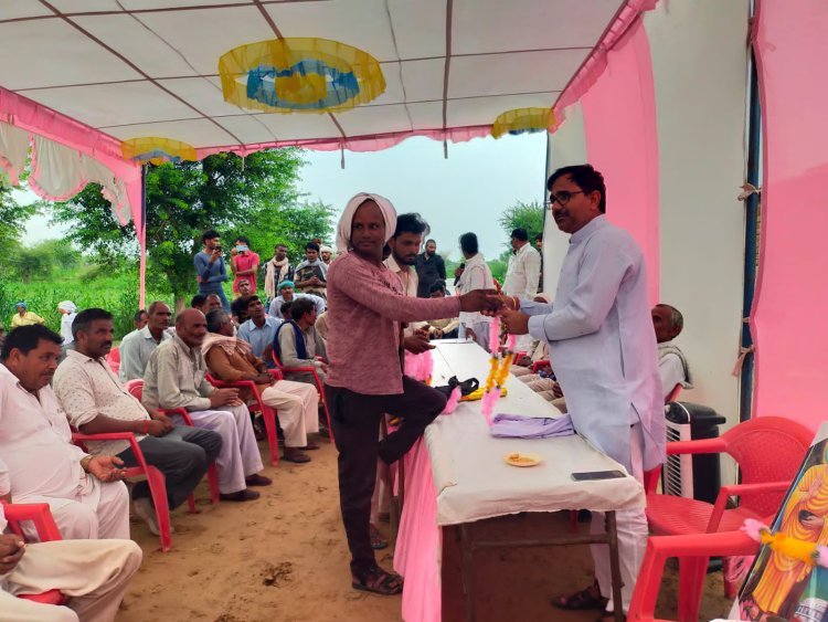 कालाना टिब्बा में अनेक परिवारों ने थामा बसपा का थामन