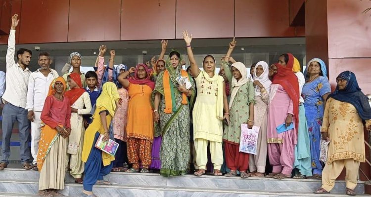 जन समस्याओं से परेशान महिलाओं ने मिनी सचिवालय पहुंचकर किया विरोध प्रदर्शन 