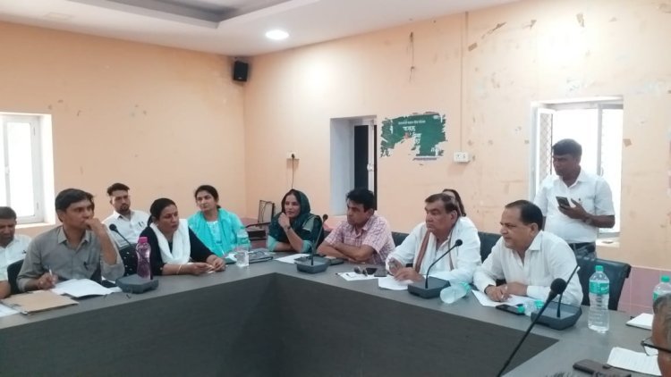 तारानगर में साधारण सभा की बैठक आयोजित  बैठक में पानी, बिजली, सड़क, चिकित्सा  व शिक्षा पर हुई चर्चा   पेयजल समस्या पर जमकर बोले जनप्रतिनिधि