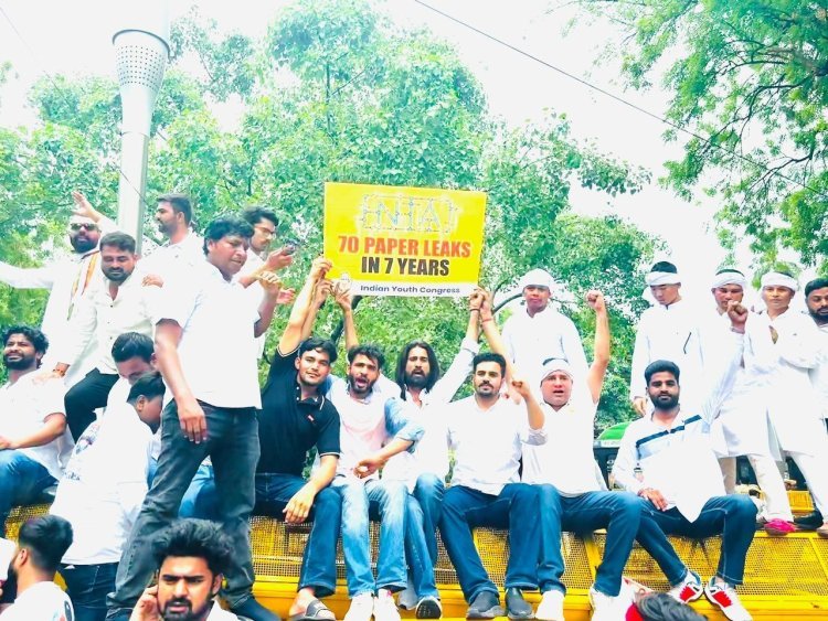नीट परीक्षा रद्द कराने को लेकर सीकर युवा कांग्रेस द्वारा दिल्ली में विरोध प्रदर्शन