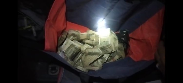 कार की तलाशी में मिली 11 लाख से अधिक राशि, दो भाई डिटेन