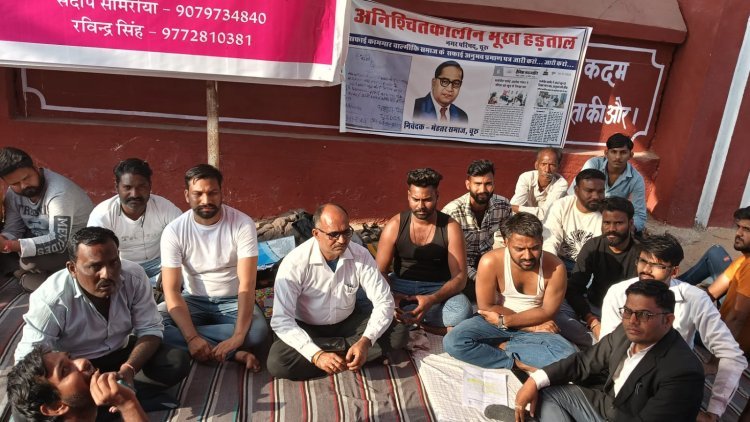 नगर परिषद की हठधर्मिता पर अशोक पवार व प्रीत चांवरिया भूख हड़ताल पर बैठे