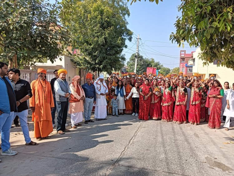 चमत्कारेश्वर महादेव मंदिर जीर्णोद्धार को लेकर महिलाओं ने निकाली विशाल कलश यात्रा