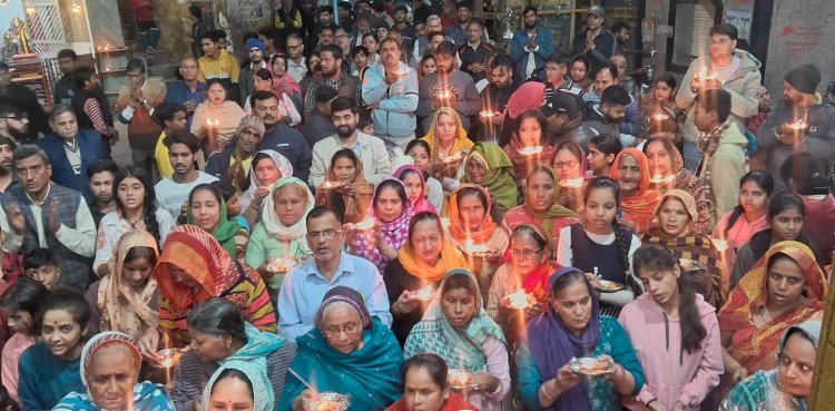 शहर वासियों ने सामूहिक रूप से की बाबा त्रिपोलेश्वर नाथ जी की महाआरती