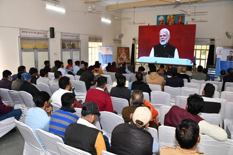 राइजिंग राजस्थान समिट में चूरू का गौरव: पीएम ने सुमन देवी से संवाद, चंदन तलवार भेंट  