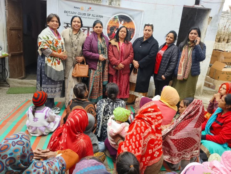 रोटरी क्लब अलवर ने बांटे नि:शुल्क सेनेटरी पैड