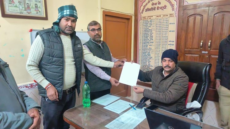 नगरपरिषद कर्मचारियों का विरोध जारी, आयुक्त व सभापति ज्ञापन