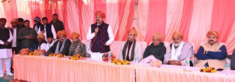 सडके ना केवल रोड कनेक्टिविटी को जोडऩे का काम करती है बल्कि विकास को गति देने में भी महत्वपूर्ण भूमिका निभाती है -जूली
