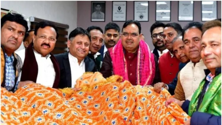 सीएम भजनलाल शर्मा की ओर से अजमेर दरगाह में चादर पेश, उर्स पर दी शुभकामनाएं