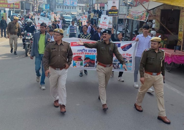 राष्ट्रीय सड़क सुरक्षा के तहत शहर में निकाली गई जागरूकता रैली