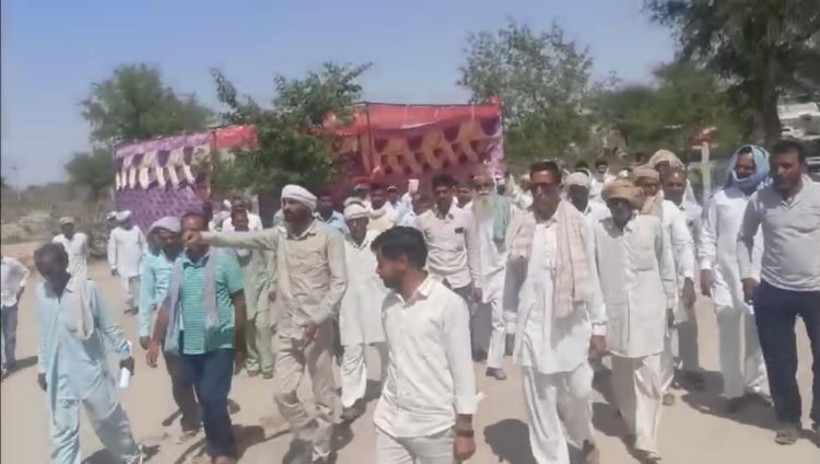 किसानों ने भानीपुरा तहसील कार्यालय का किया घेराव, धरना जारी