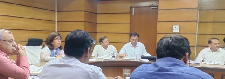 डिस्कॉम्स चेयरमैन आरती डोगरा ने दिए सख्त निर्देश: खराब मीटर अविलम्ब बदलें, लंबित कनेक्शन और बकाया वसूली को दें प्राथमिकता