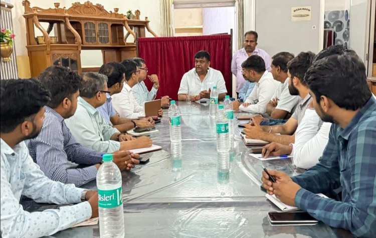 वन राज्यमंत्री ने अलवर में विद्युत आपूर्ति व्यवस्था के संबंध में बैठक ली आमजन को सुचारू विद्युत आपूर्ति सुनिश्चित कराने के दिए निर्देश