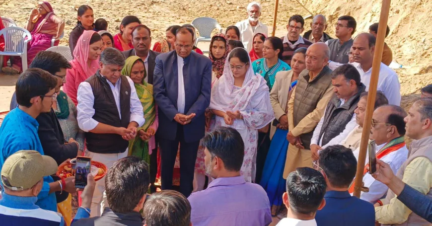 साढ़े 4 करोड़ के स्कूल भवन का विधायक मेघवाल ने किया शिलान्यास दो घंटे तक बच्चे बैठे रहे धूप में शिलान्यास कार्यक्रम में की कांग्रेस भाजपा नेताओं ने की शिरकत
